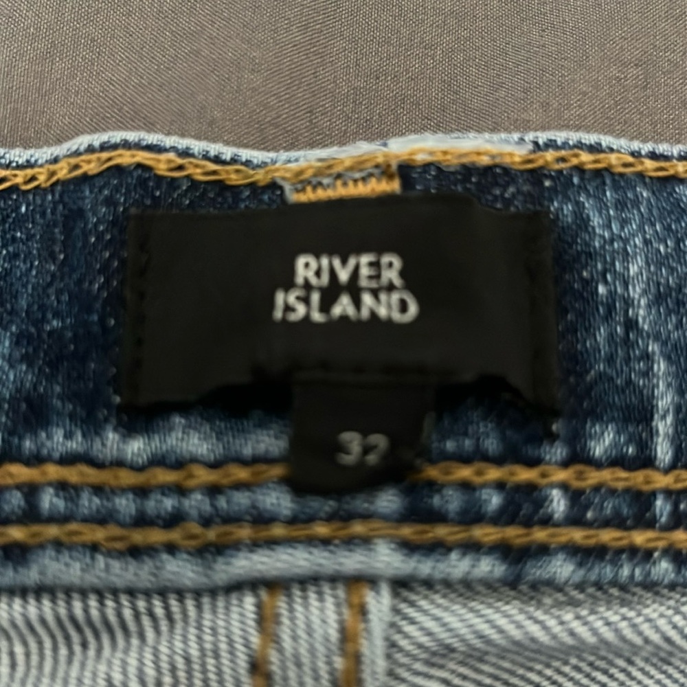 River island men’s shorts size 32 in good condition